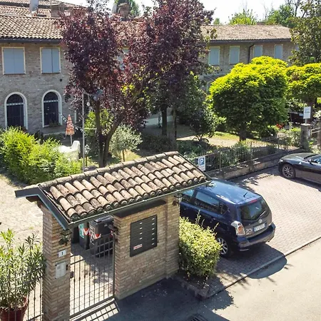 Ξενοδοχείο με διαμερίσματα Antico Borgo Μόντενα