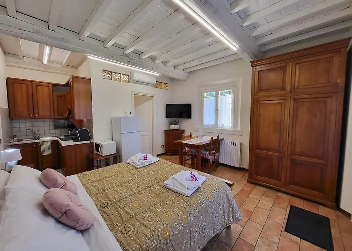 Antico Borgo 4* مودينا